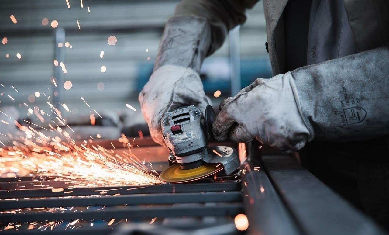 Indústria fecha 2025 com alta de 0,6%, pressionada pelos juros altos