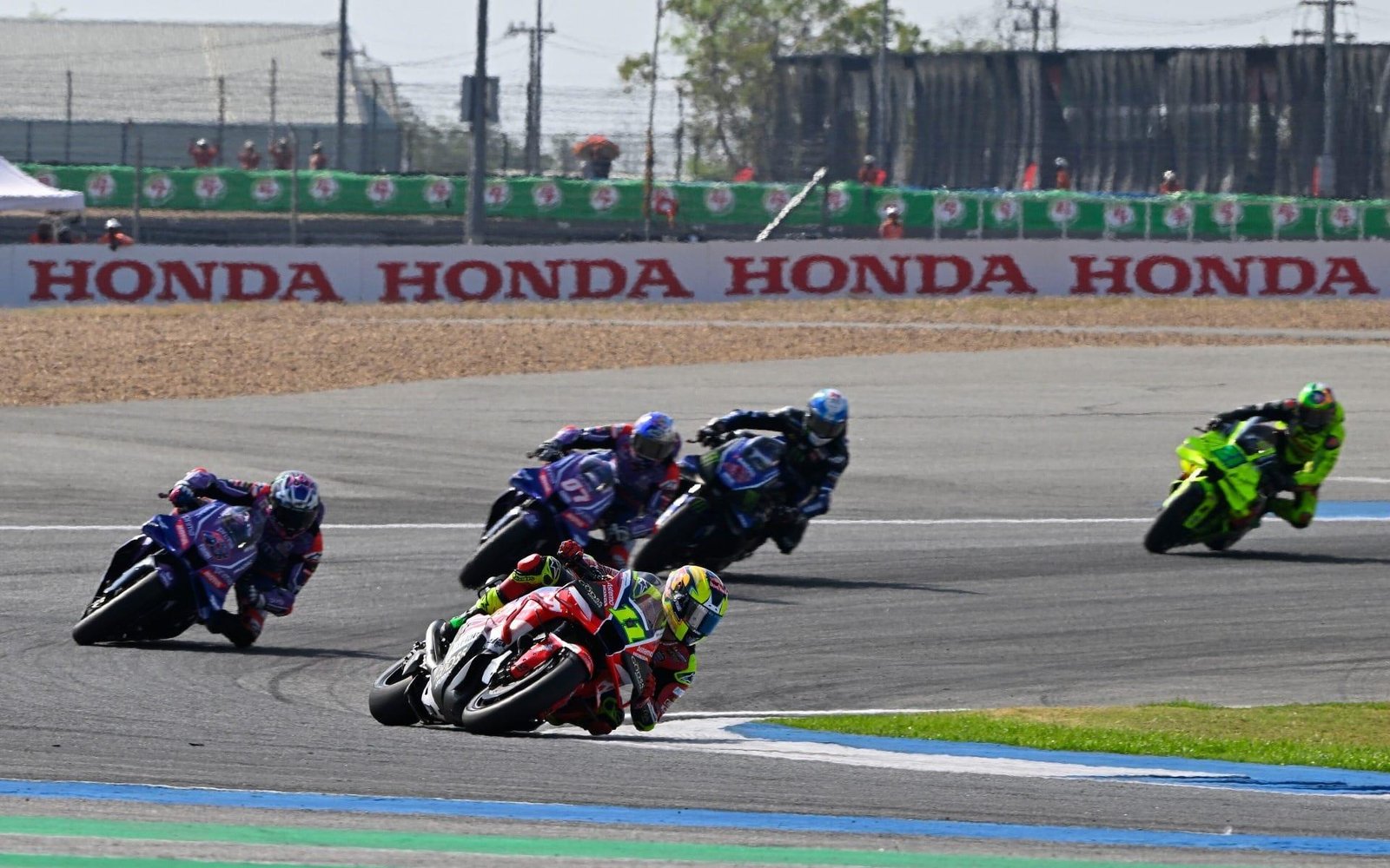 Diogo Moreira estreia na MotoGP com pontos na Tailândia; Acosta domina