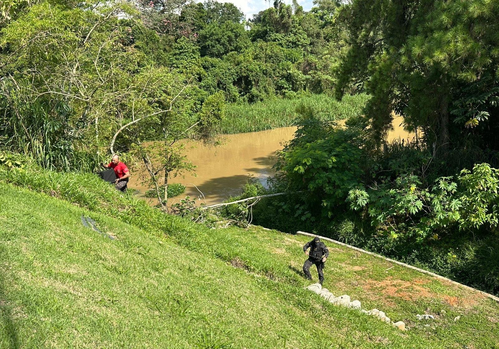 Gate detona artefato encontrado por pescador em rio, em São José | G1
