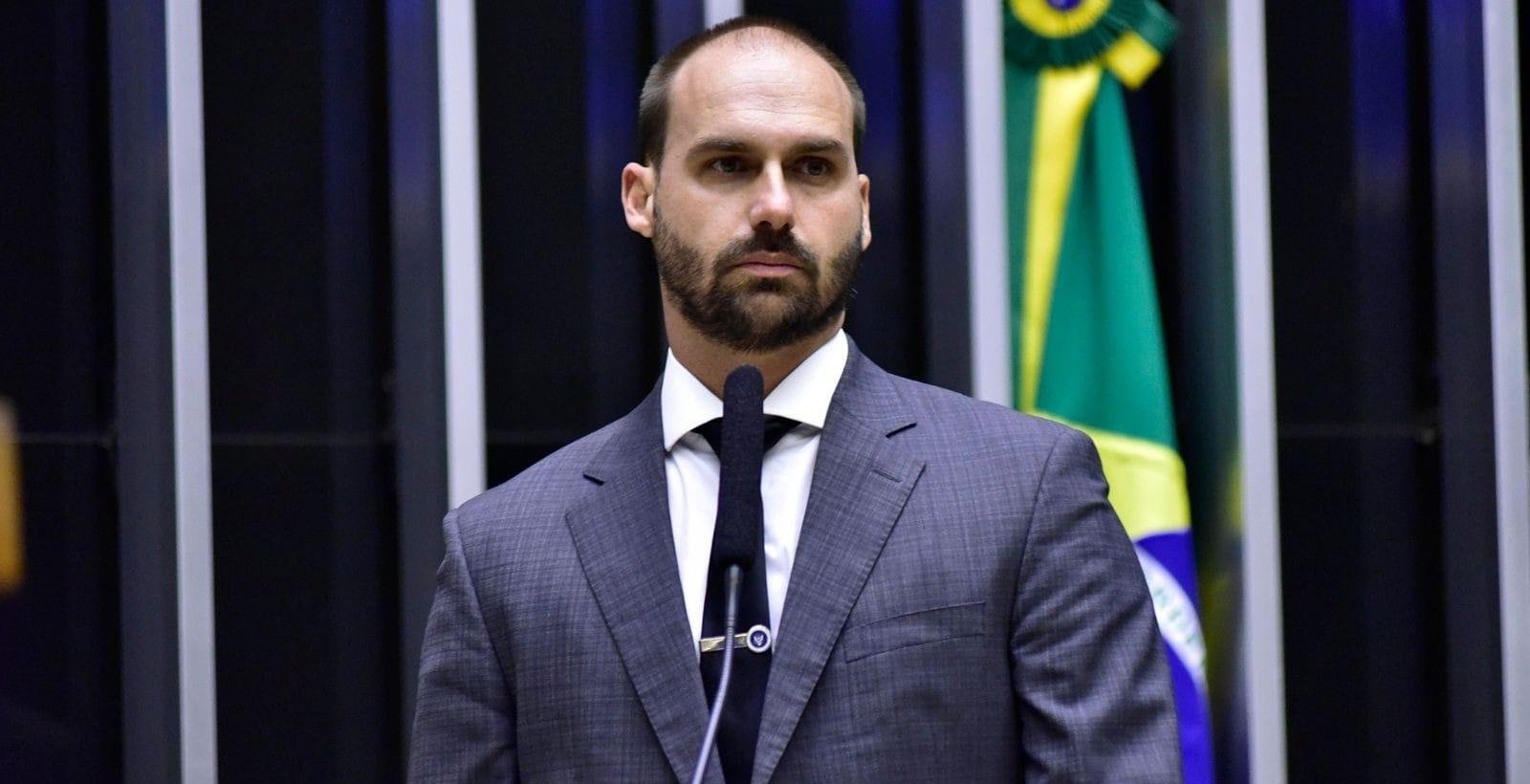 Não existe chance de Flávio Bolsonaro desistir da candidatura, diz Eduardo