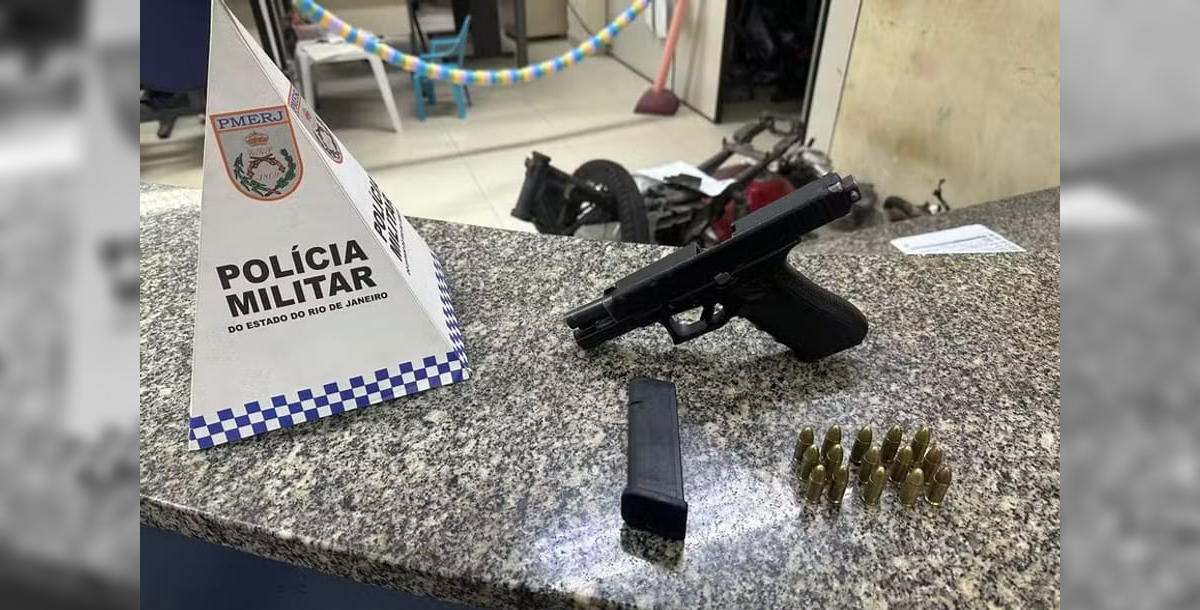 Menina de 10 anos morre após carro ser alvo de tiros em Belford Roxo