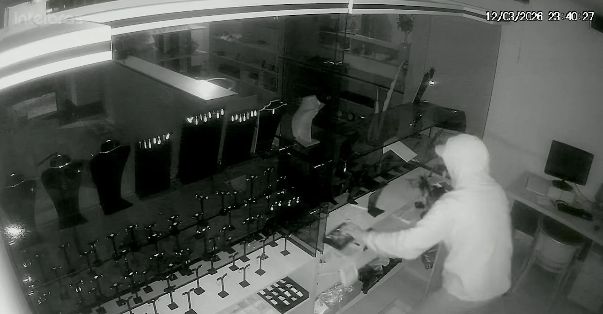 Joalheria tem R$ 50 mil em peças furtados em Franca, SP | G1