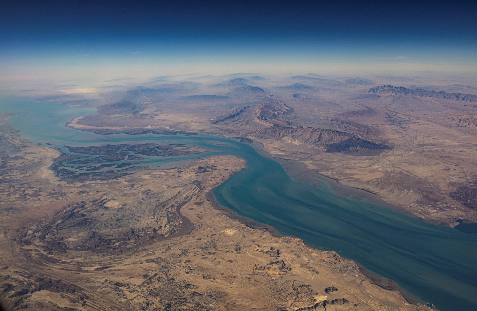 Estreito de Ormuz: guerra no Oriente Médio coloca em risco rota vital do petróleo mundial; conheça | G1