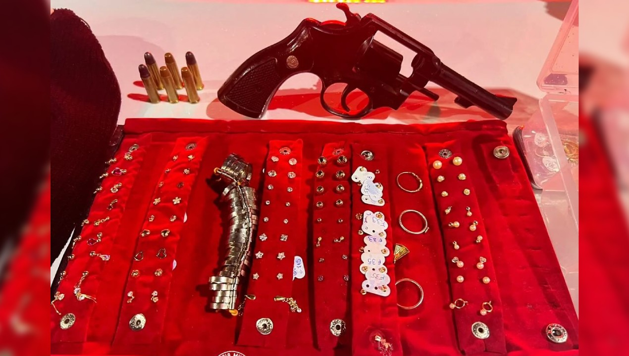 Dupla faz família refém e rouba R$ 500 mil em joias em Cafelândia | G1