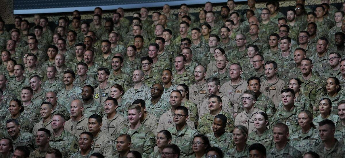 EUA transferem parte dos funcionários de base aérea no Catar após aumento das tensões com o Irã