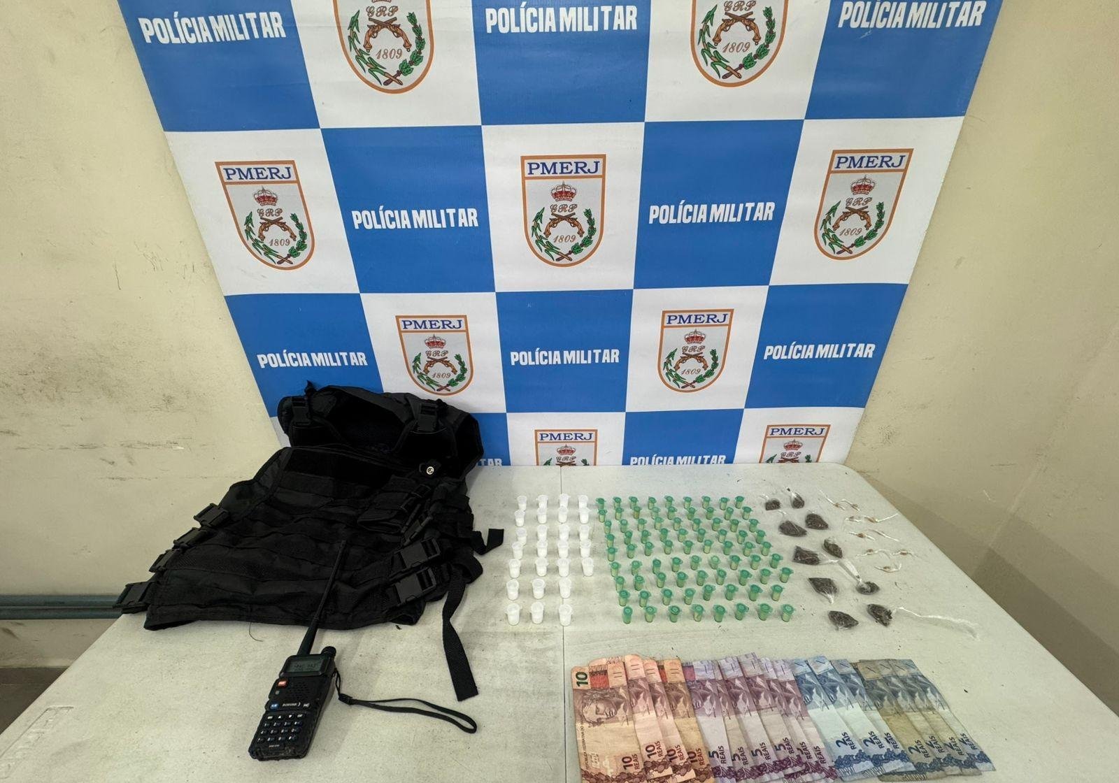 Dois homens são presos por tráfico de drogas em Volta Redonda | G1
