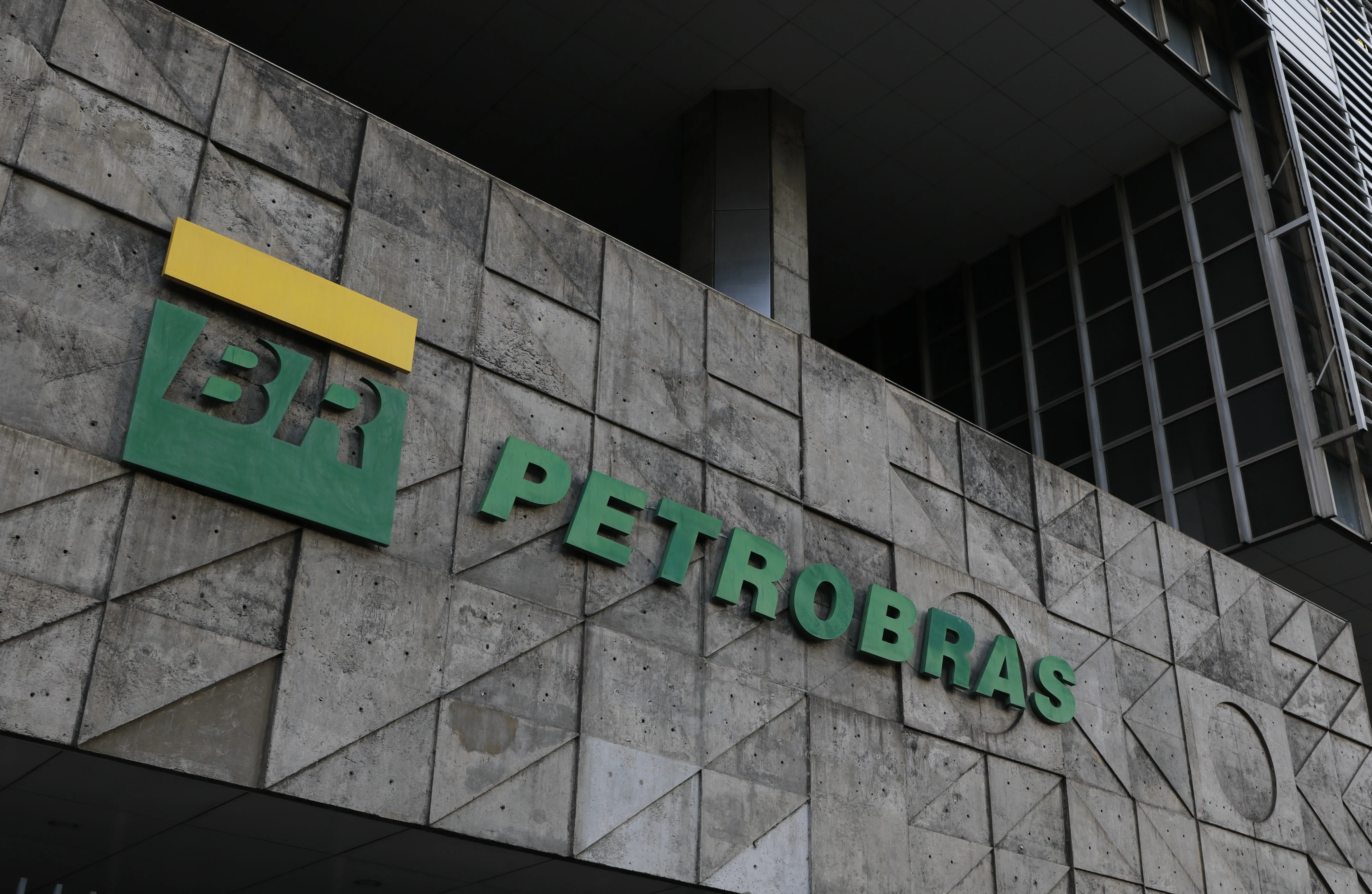 Conselho da Petrobras aprova adesão a subsídio do governo para combustíveis