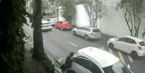 Criminosos invadem casa no Morumbi à tarde