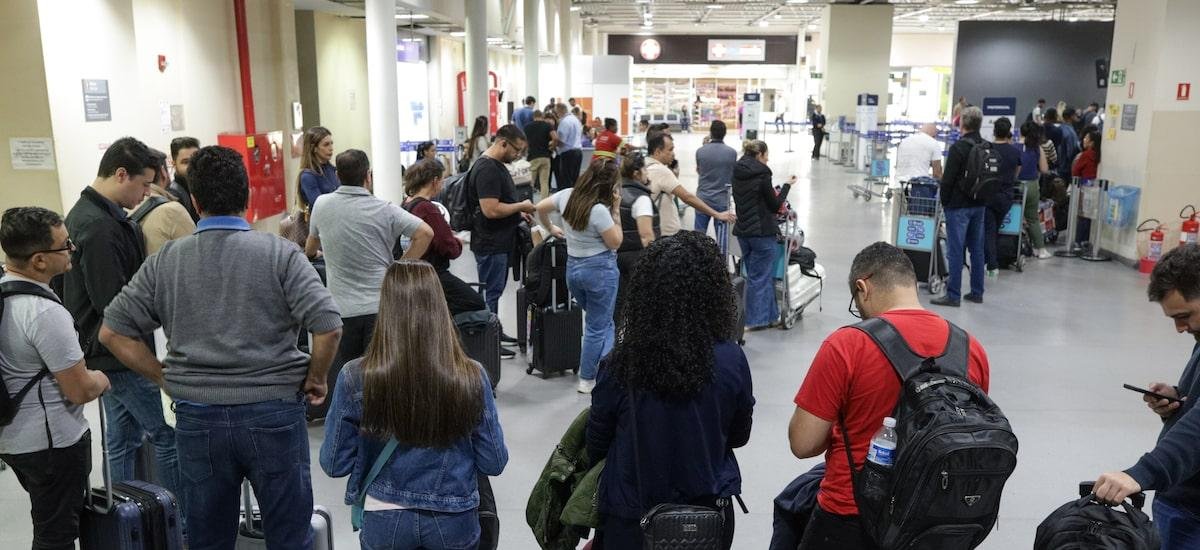 Programa ‘Voa Brasil’ fracassa e governo entrega apenas 1,7% das passagens prometidas a R$ 200