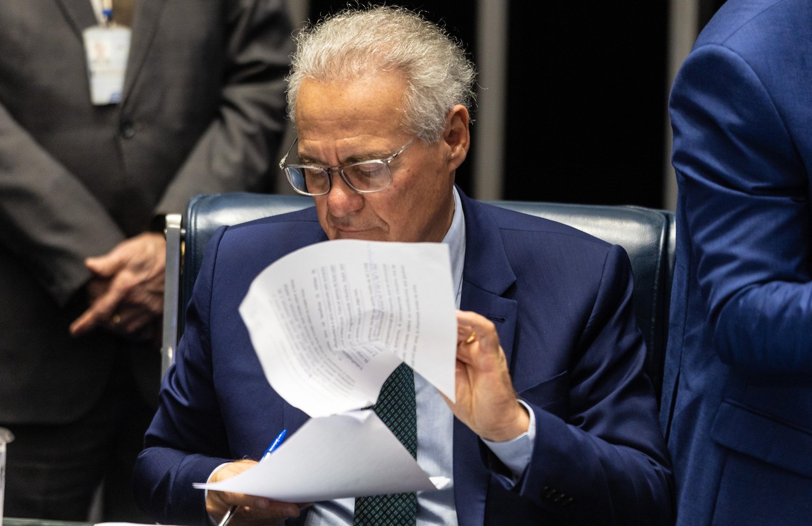 Renan diz que vai enviar a Lula perguntas sobre reunião fora da agenda com Vorcaro e votar convite a Galípolo: 'Precisa ajudar'