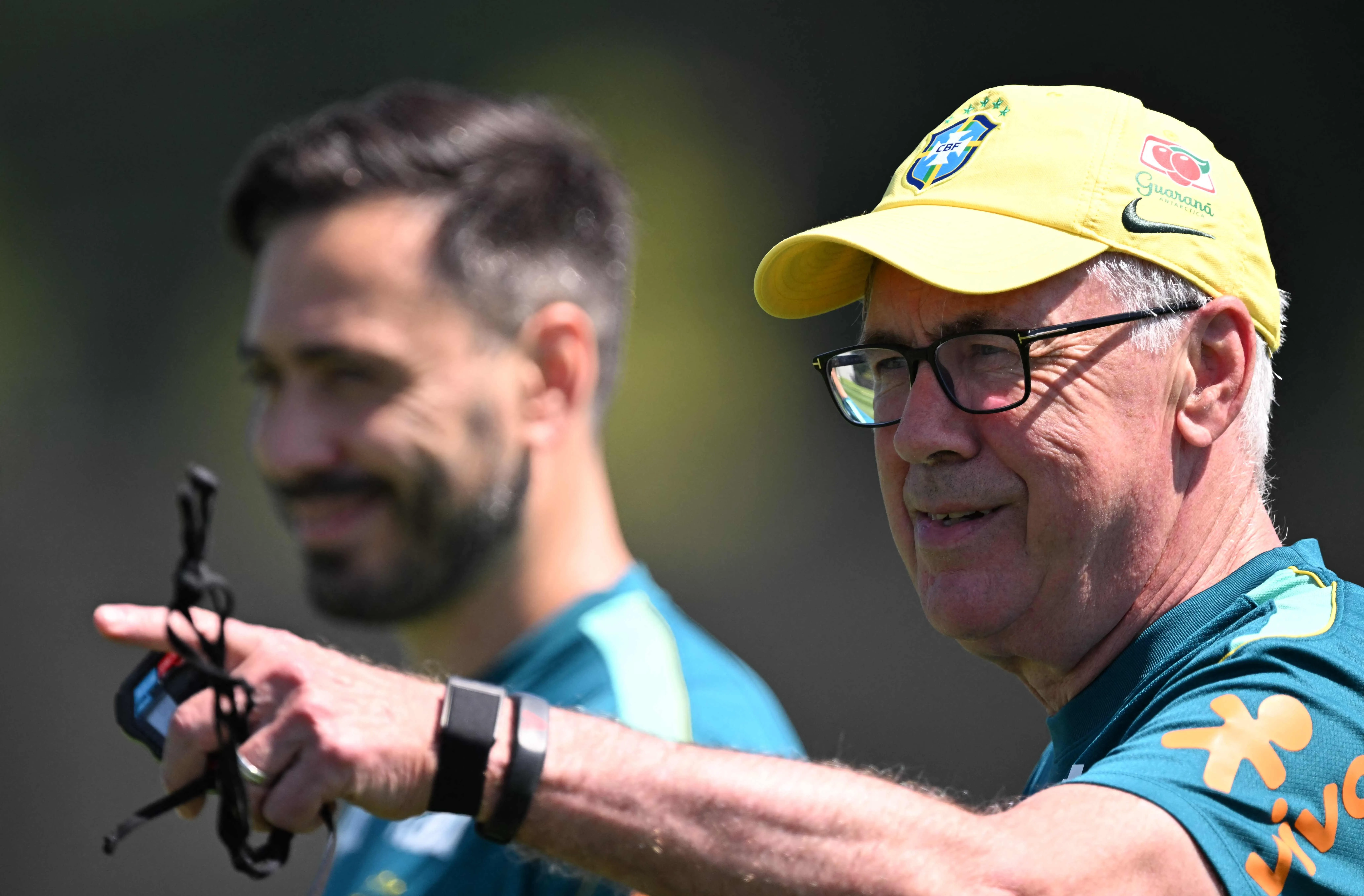 'Único mais indicado para me dar conselhos seria Alex Ferguson', brinca Ancelotti sobre 'entender de futebol'