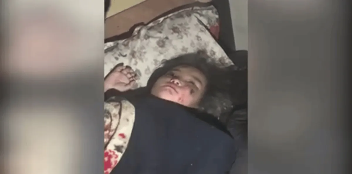 VÍDEO mostra resgate de menina no Nepal dois dias após avalanche destruir casa onde ela estava