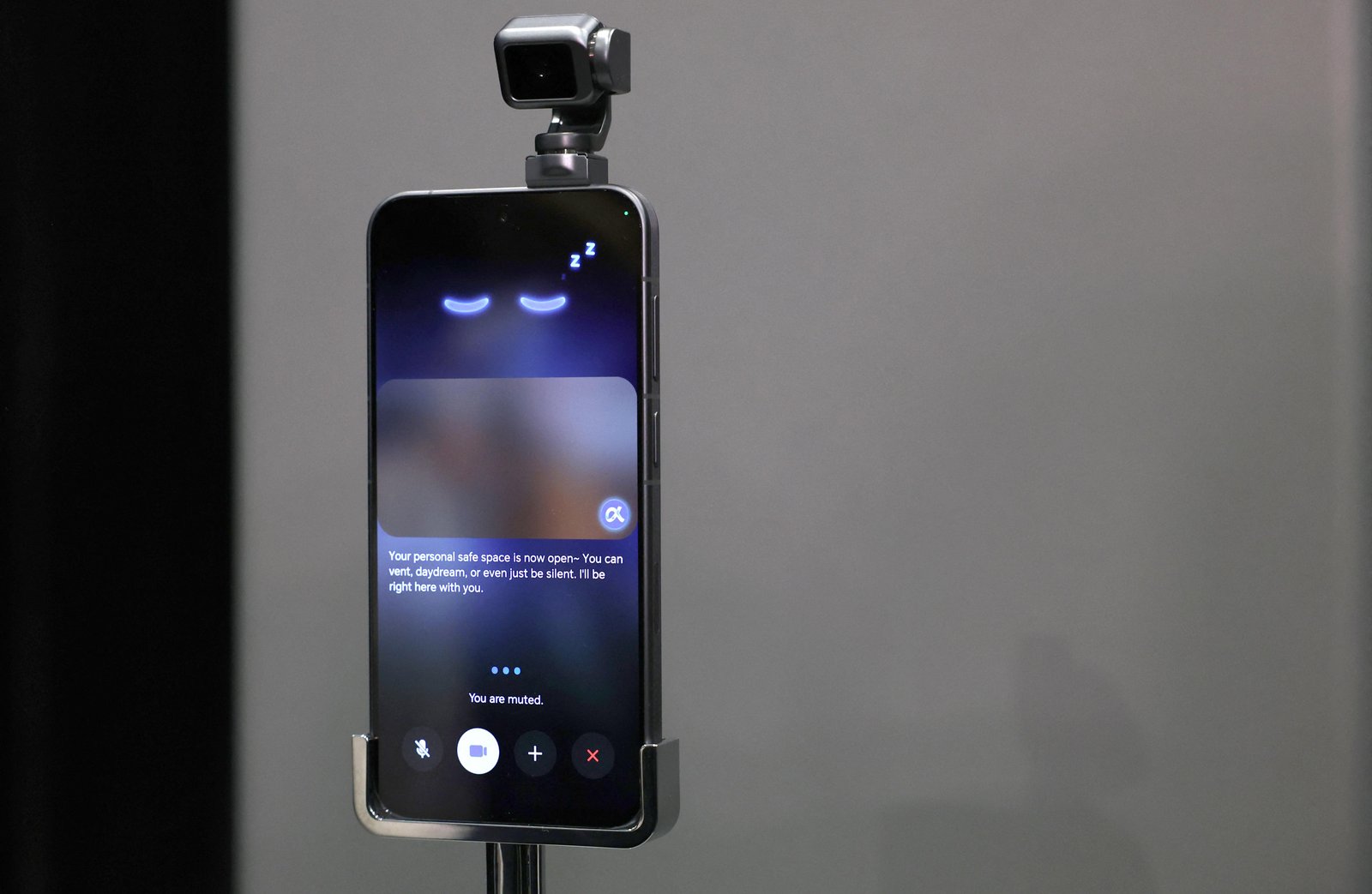Robot Phone: empresa chinesa apresenta celular com câmera robótica em braço com rotação de 360 graus; veja