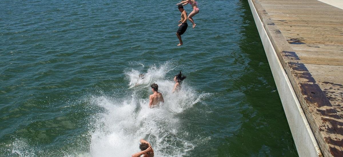 Austrália enfrenta onda de calor recorde, com temperaturas próximas a 50°C