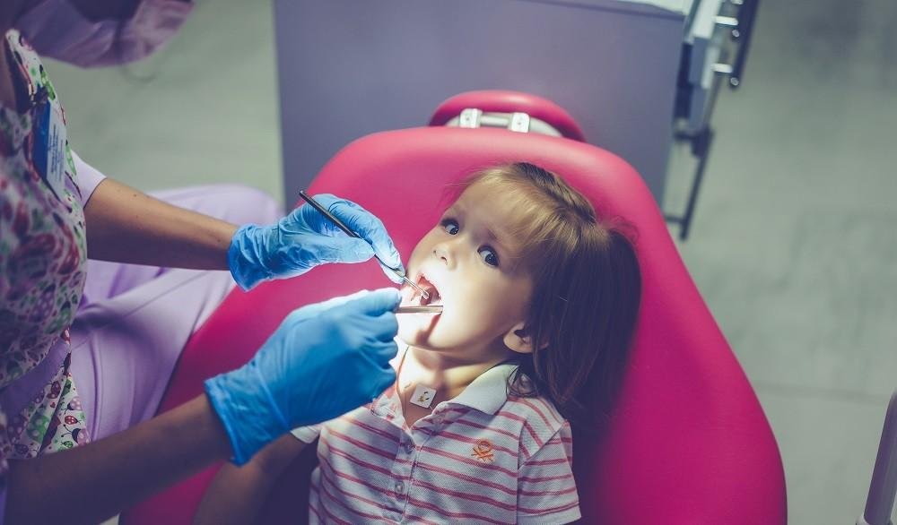 Crianças com má saúde bucal têm com mais frequência doenças cardiovasculares na vida adulta, mostra estudo