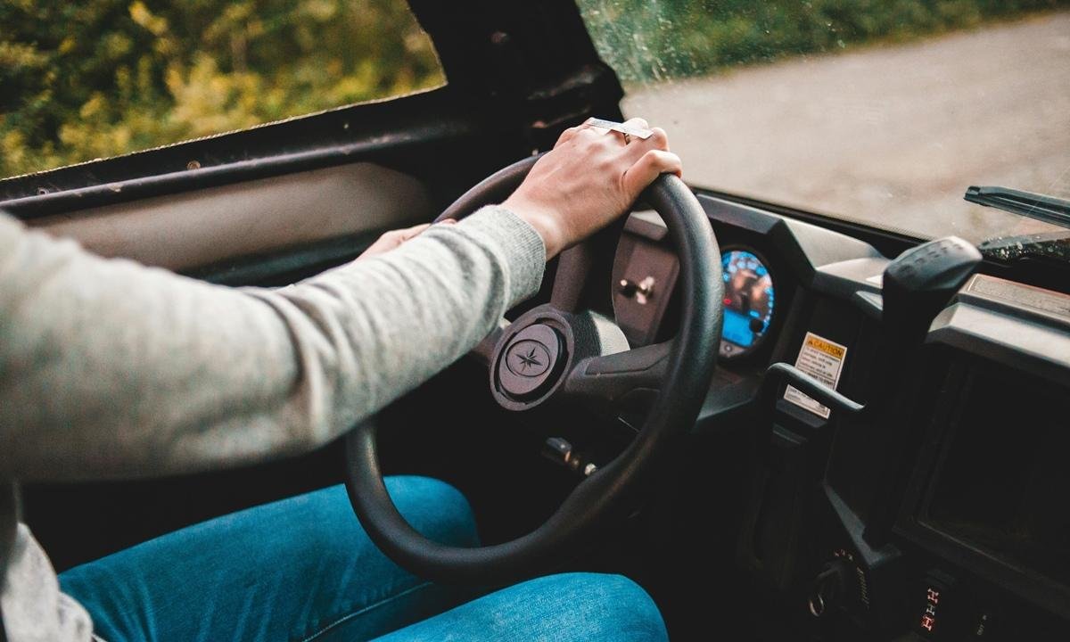 Novo manual oficial para a prova da CNH explica regras da baliza. Veja