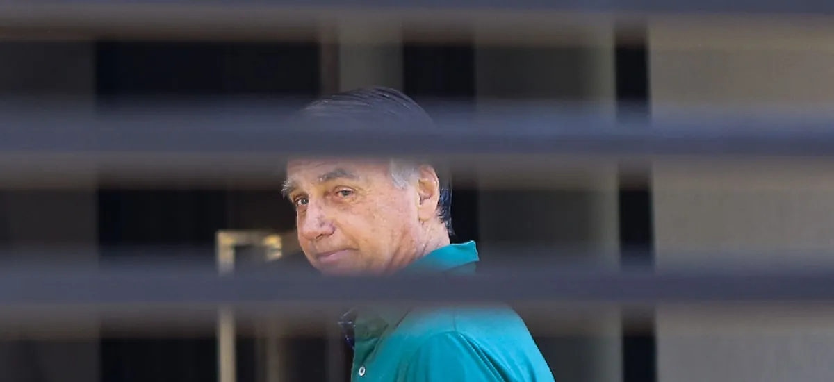 Bolsonaro tem melhora da infecção e deixa a UTI, diz Michelle