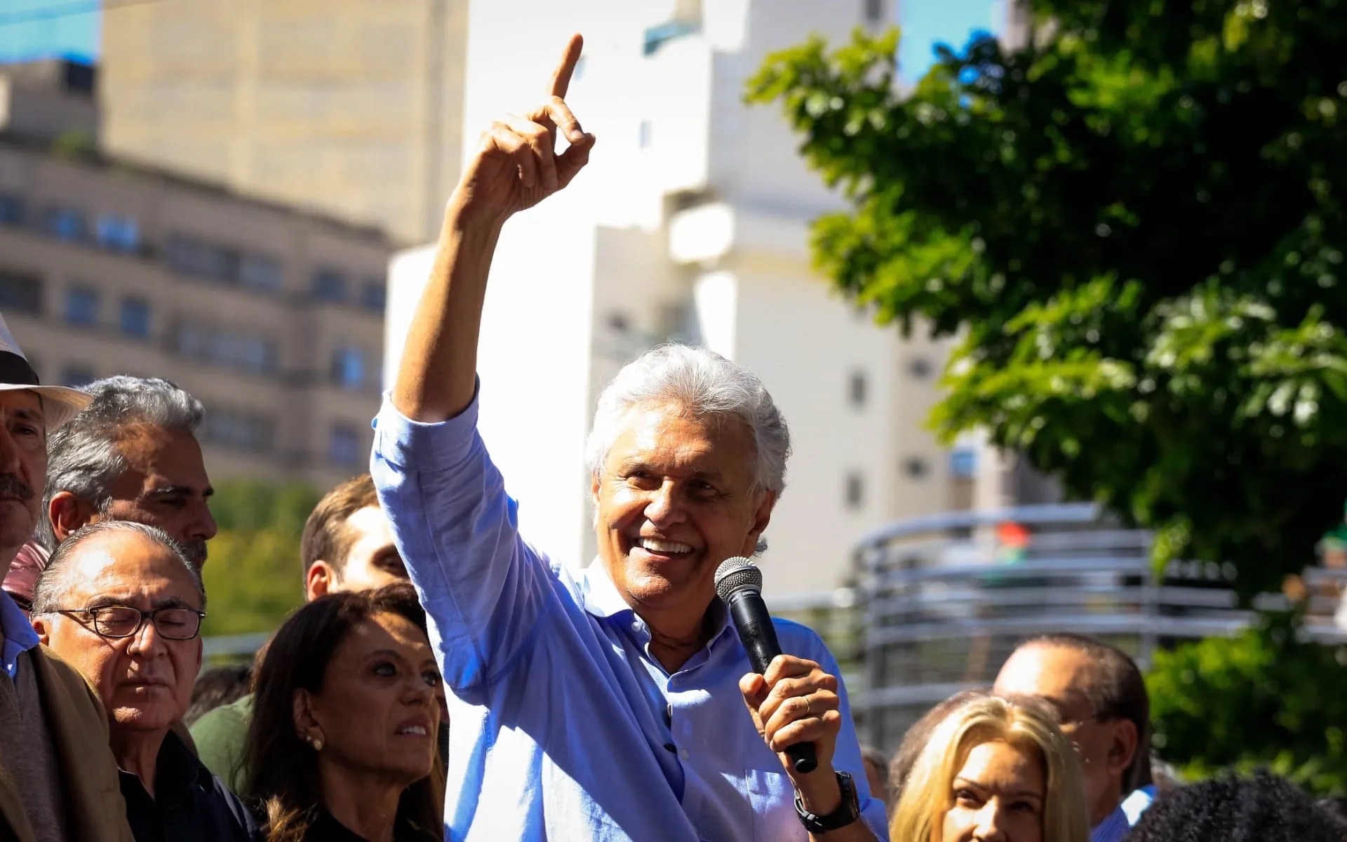Caiado ironiza "candidato que lê carta do papai" e diz: "Não sou frouxo"