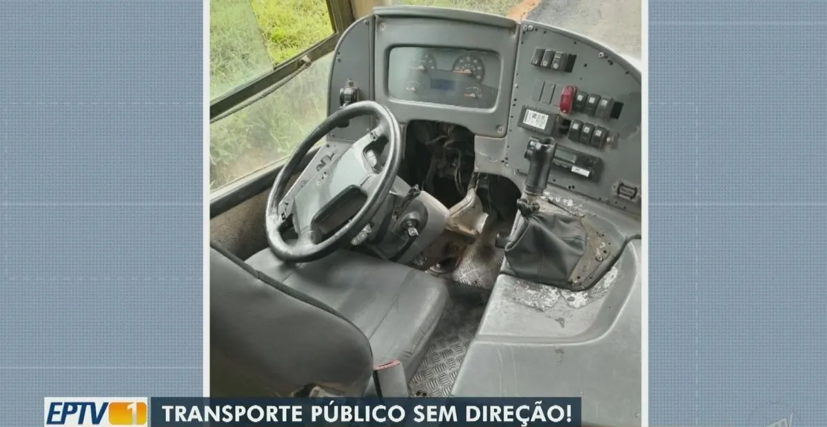 Ônibus sem porta e até volante: problema em bairro de Campinas | G1