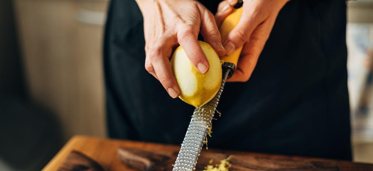 Limão pode ajudar a emagrecer? Descubra e aprenda receitas com a fruta