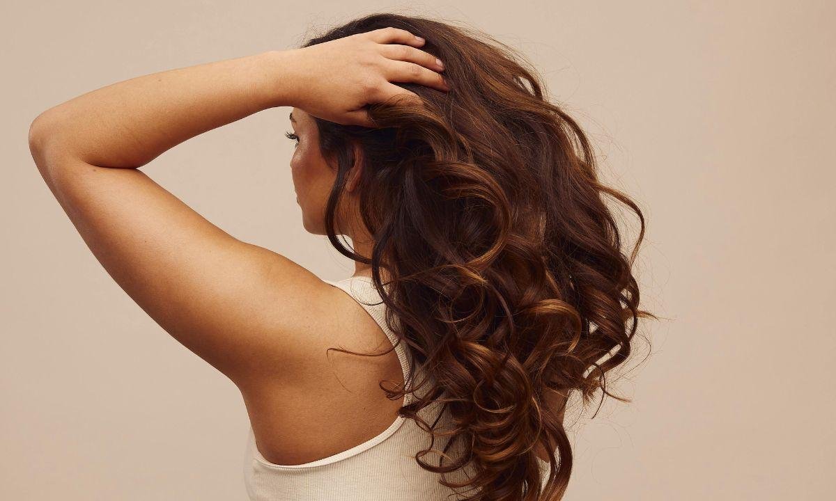 Dermatologista aponta métodos eficazes que ajudam a "eliminar" a caspa