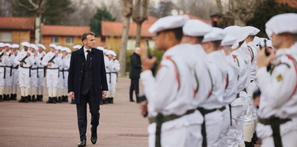 Orçamento francês abre caminho para aumento dos gastos militares de Macron