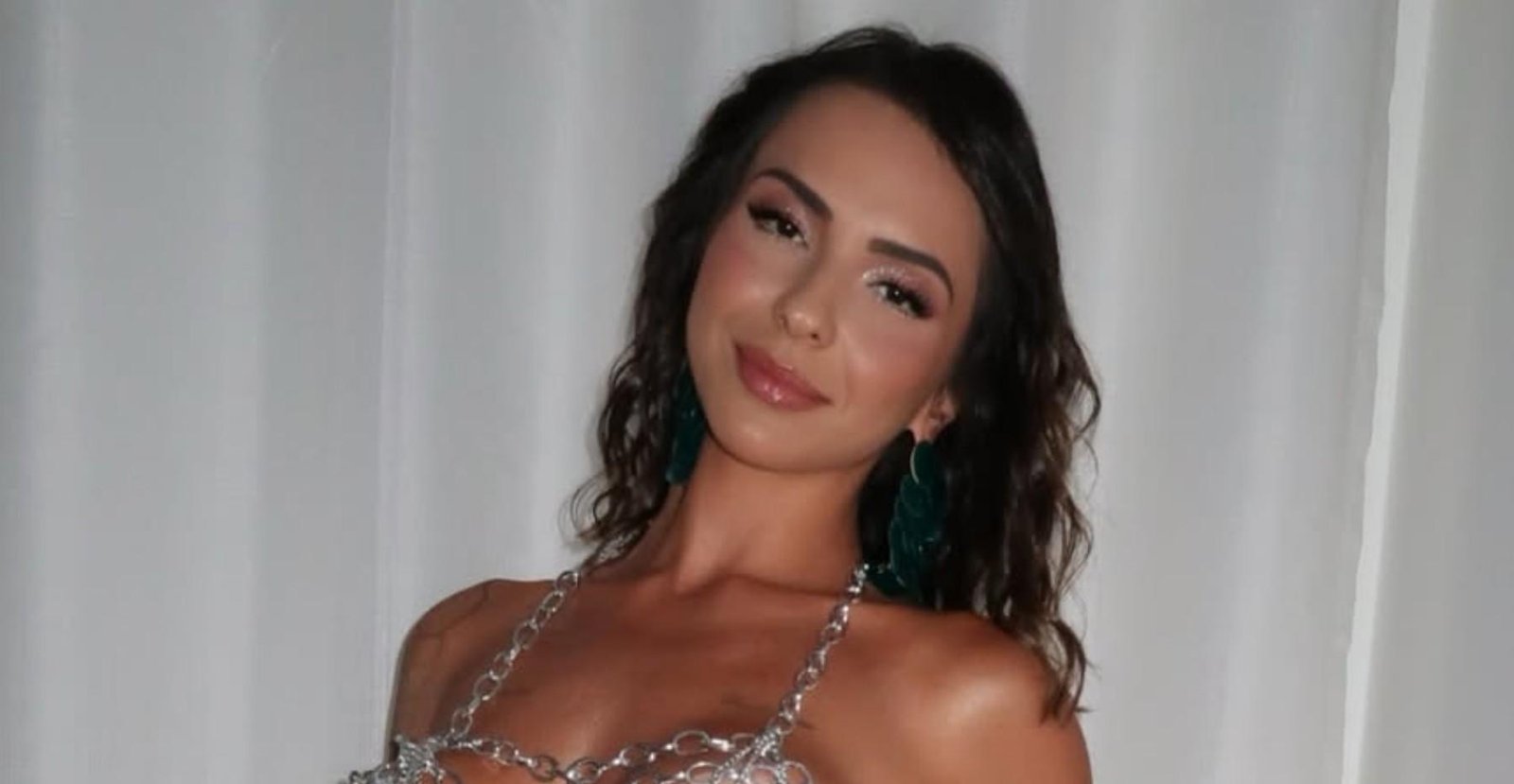 Karol Rosalin, madrinha de bateria e influenciadora, expõe suposto golpe envolvendo fundador do Telegram