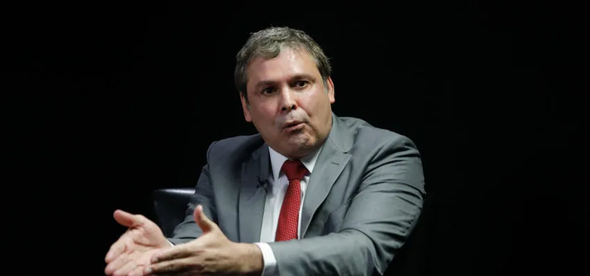 Lindbergh pede pela 2ª vez que Moraes revogue domiciliar de Bolsonaro