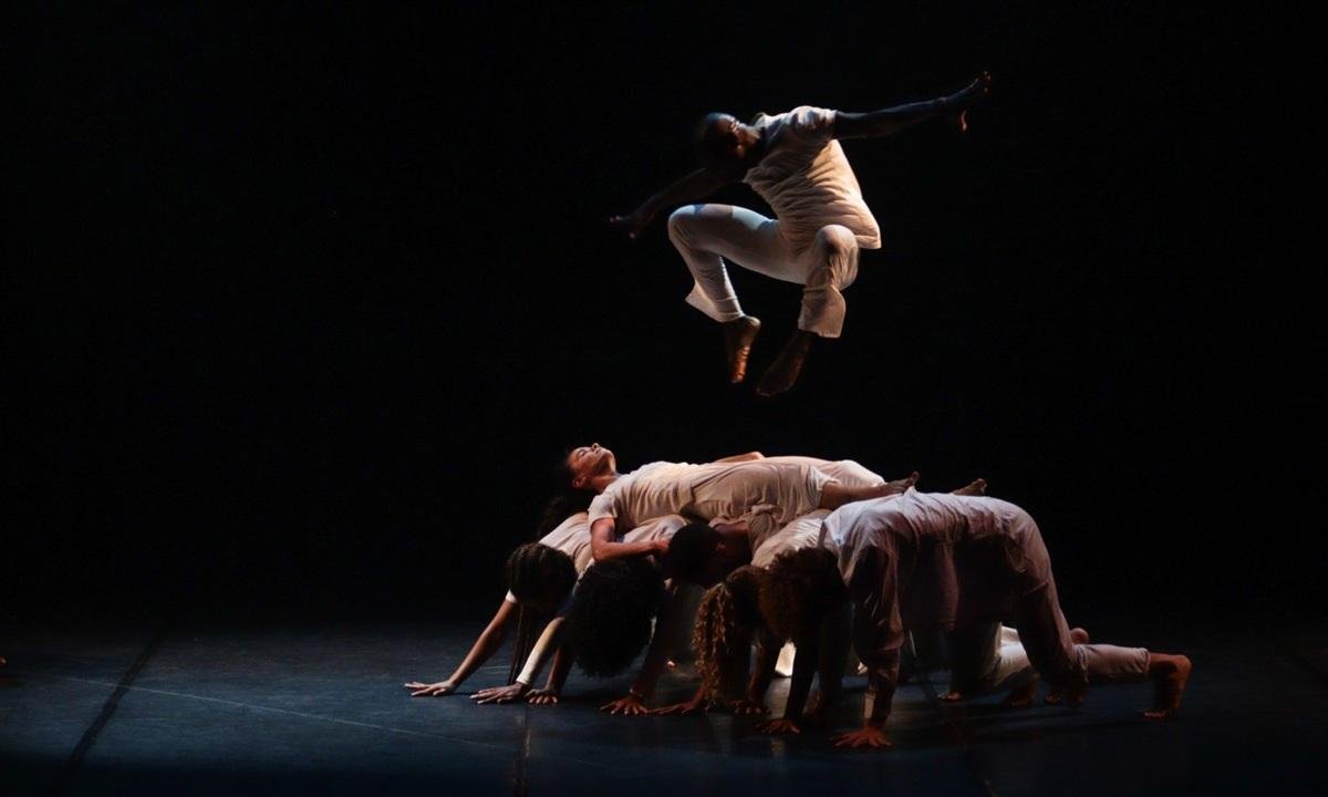 Raízes em Movimento: espetáculo celebra a dança como herança viva