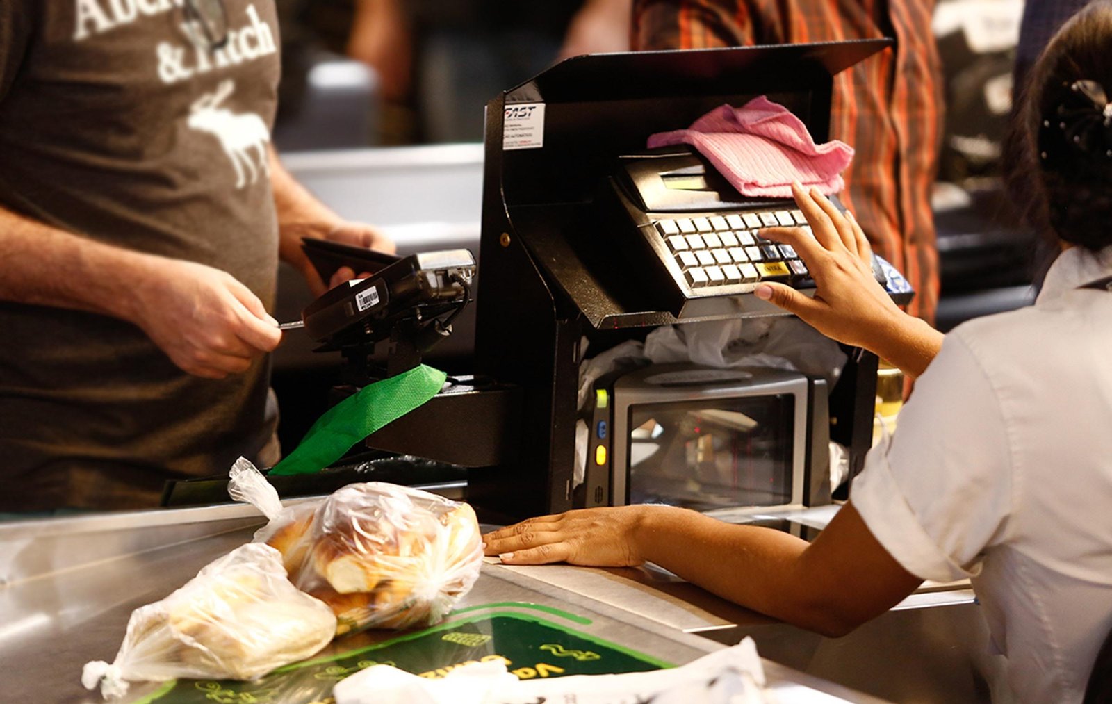 Governo adia restrição de trabalho em feriados em meio à pauta da 6x1