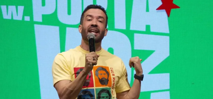 Janones ensina militância a criar “versão dos fatos”