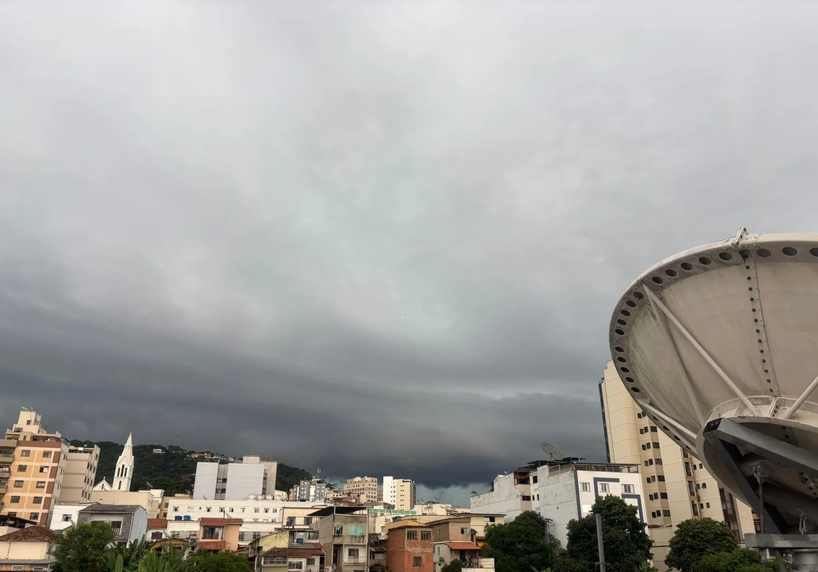 Alerta de 'grande perigo' prevê temporais em Juiz de Fora e região | G1