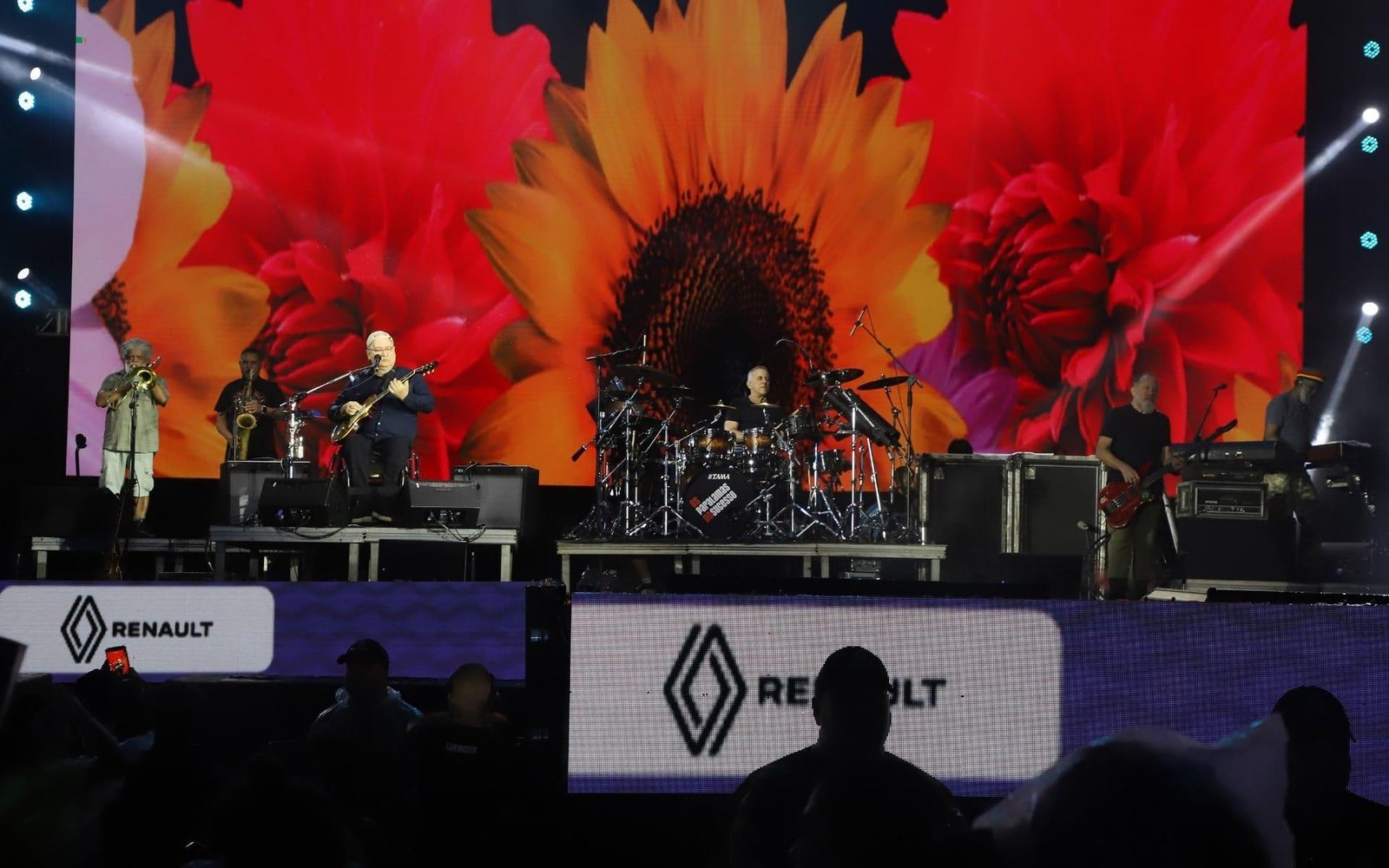 Paralamas enfrentam chuva e emocionam 153 mil no Verão Maior Paraná