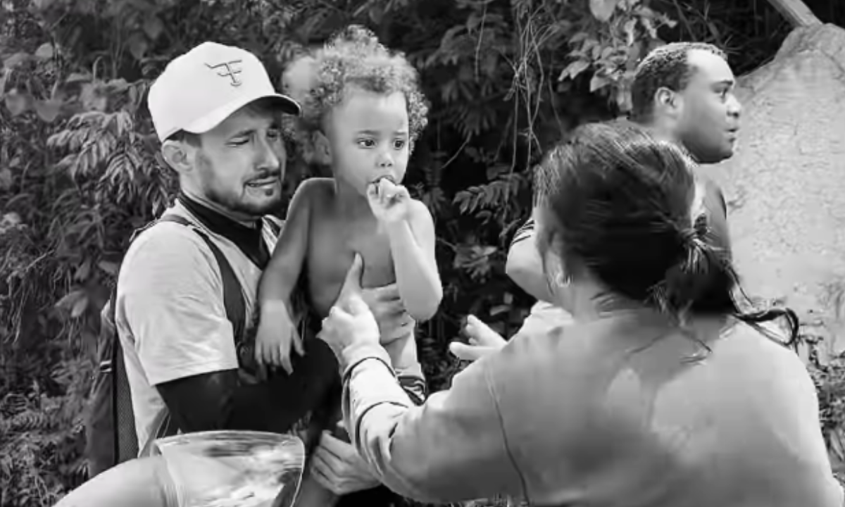 Veja momento em que menina desaparecida em MG reencontra a família