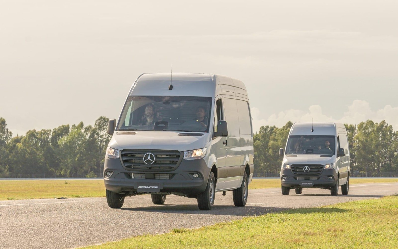 Mercedes lança Sprinter com câmbio 9G-Tronic e revisões inclusas