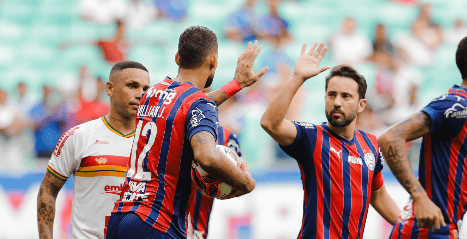 Com vaias e aplausos, Bahia vence o Juazeirense e vai à final do estadual