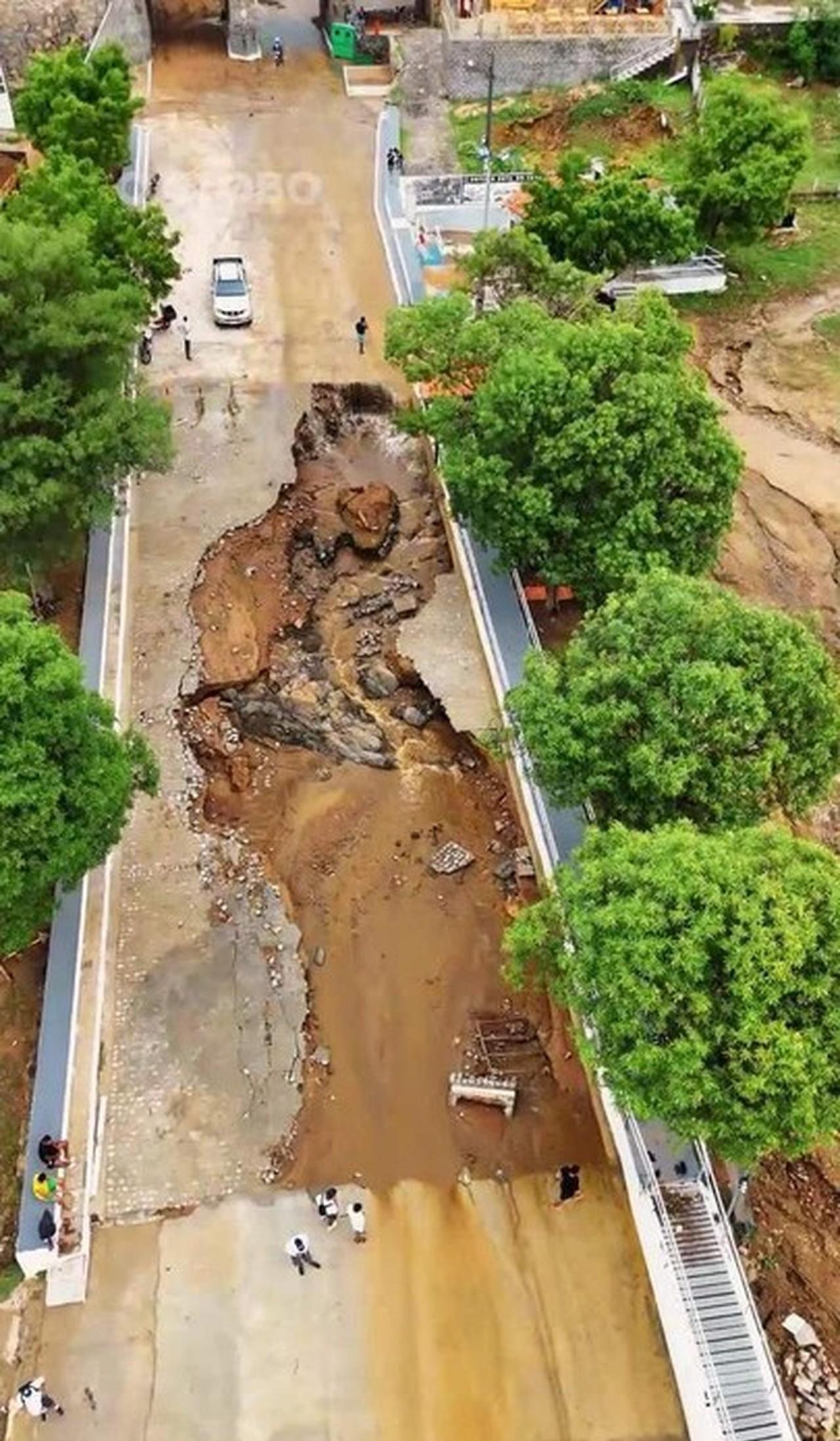 Chuvas intensas deixam pelo menos uma pessoa morta e rastro de destruição em Piranhas (AL)