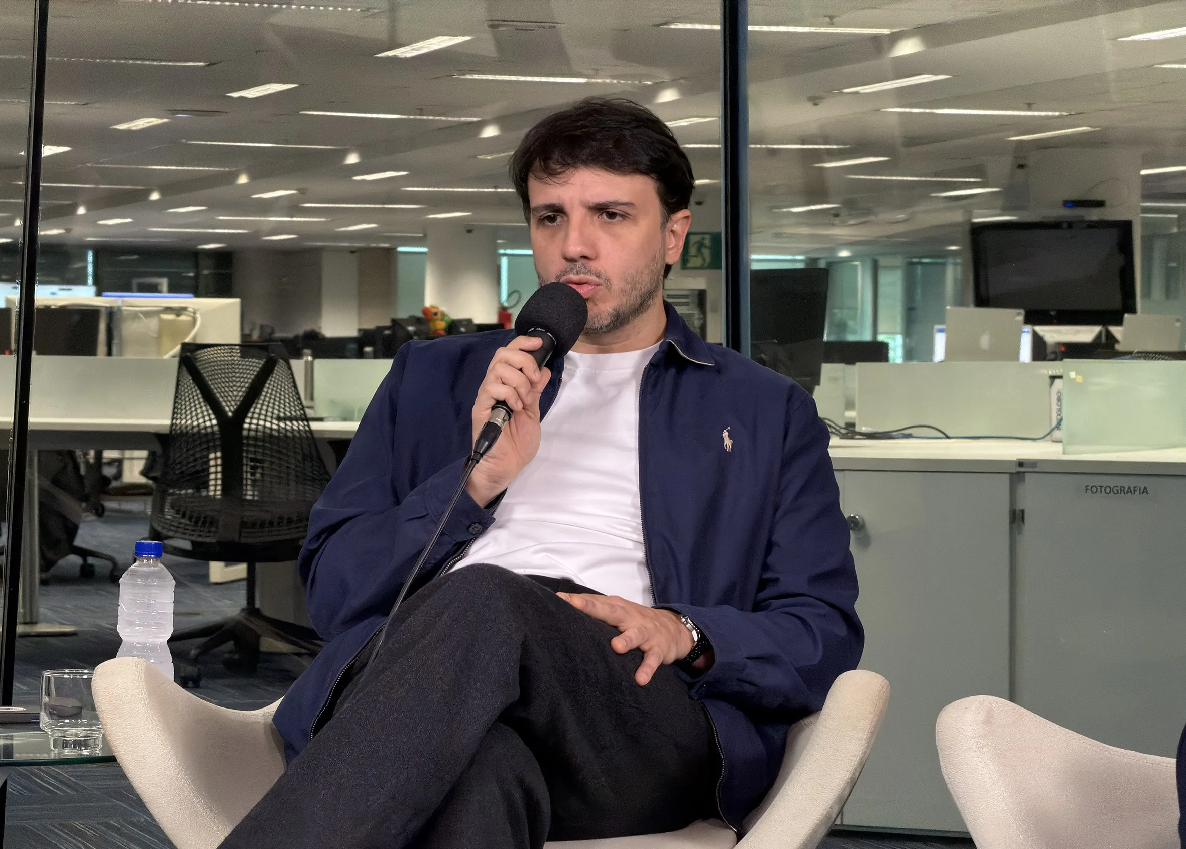 Renan Santos ataca adversários, pede prisão de ministros do STF e lança manifesto em ato no Ibirapuera