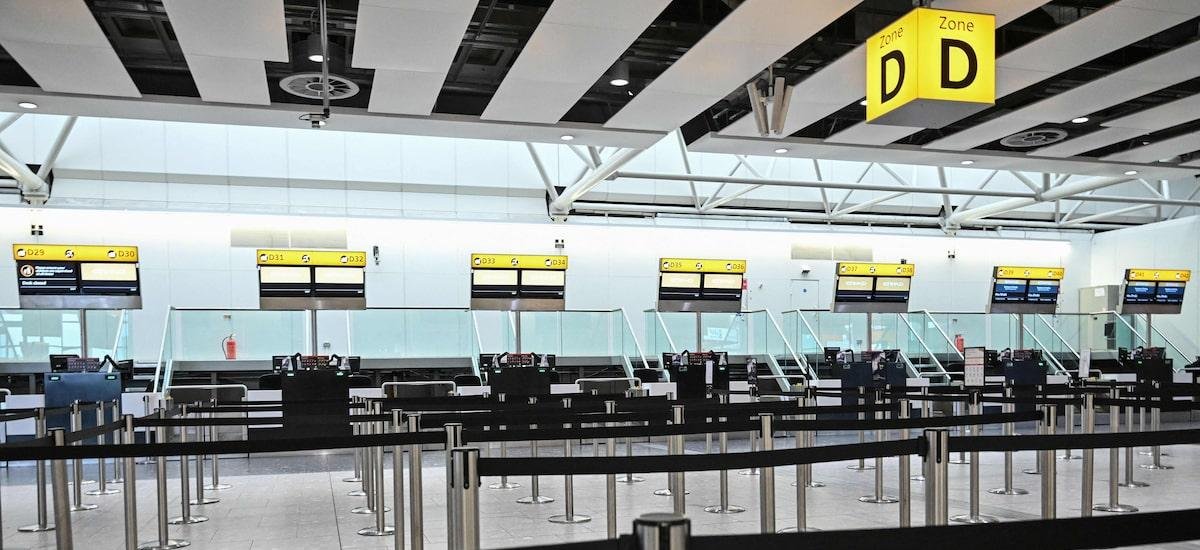 Aeroporto de Dubai, um dos mais movimentados do mundo, fica quase vazio com ataques no Oriente Médio