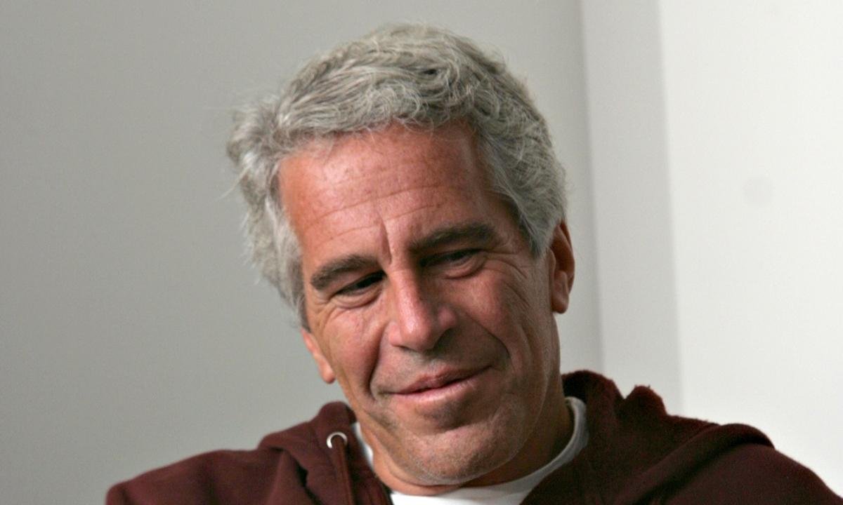 Epstein cogitou investir em modelos no Brasil: "Garotas do interior"