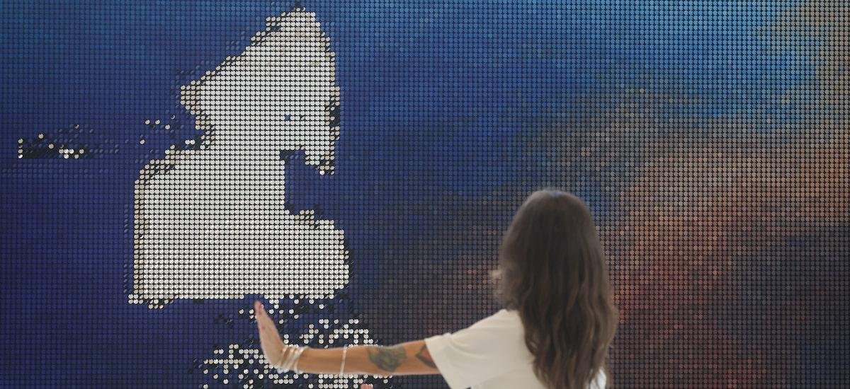 MorumbiShopping tem painel inédito com discos high-tech que se moldam a cada visitante; veja vídeo