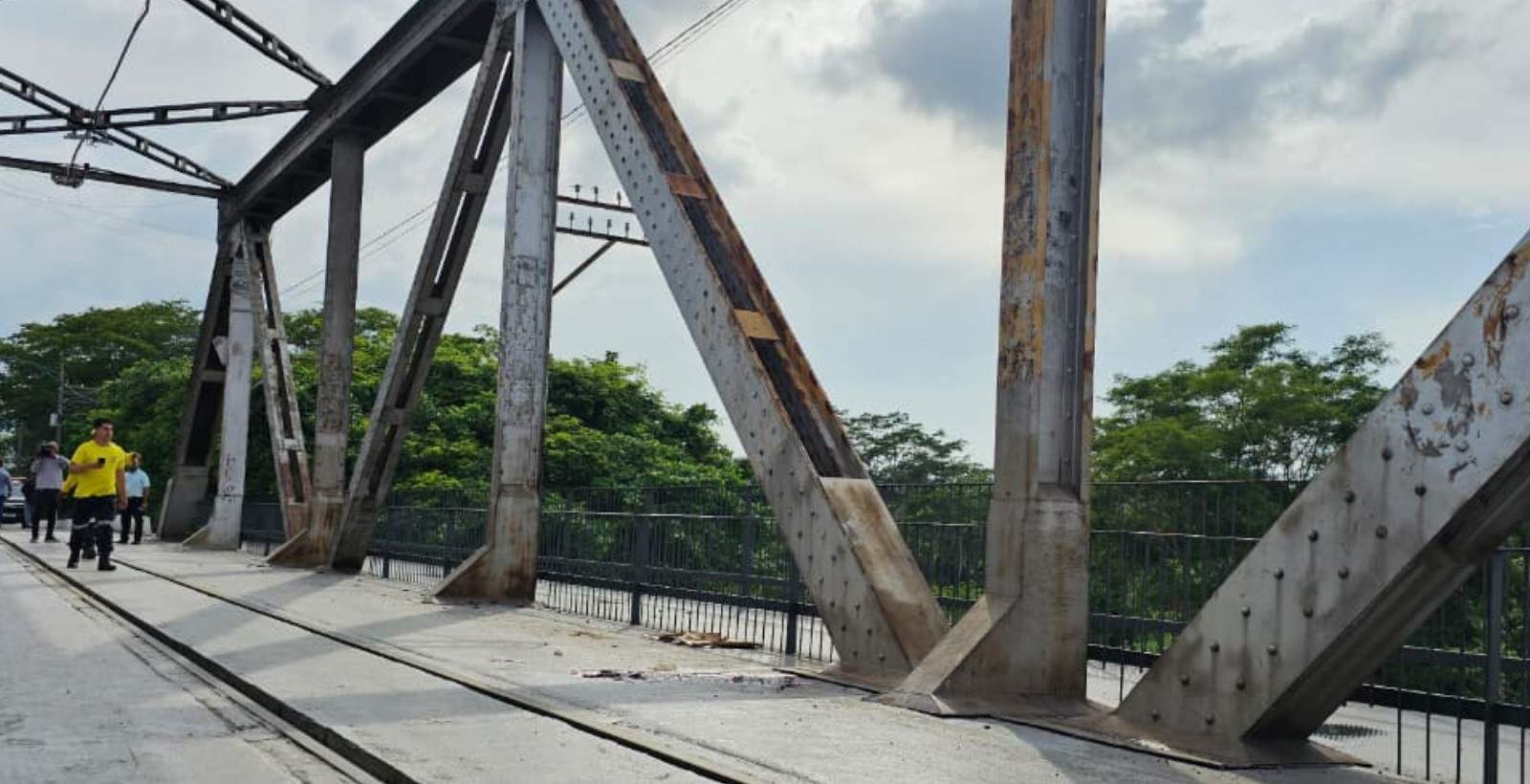 Jovem de 23 anos morre após acidente em ponte que liga PI e MA | G1