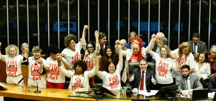 Governistas comemoram aprovação do fim da 6 X 1 e provocam PL