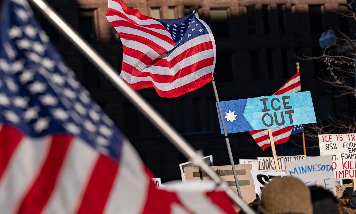 Justiça dos EUA nega suspender operação do ICE em Minnesota