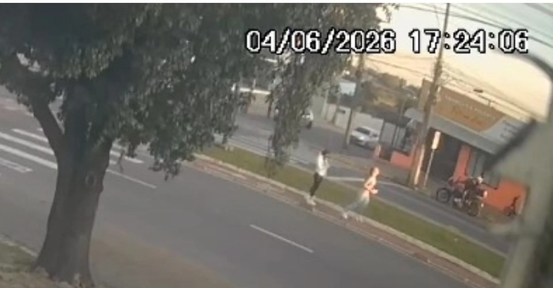 Morte de ciclista completa 1 mês e testemunhas reforçam responsabilidade de mulheres que tiravam fotos em ciclofaixa, diz polícia