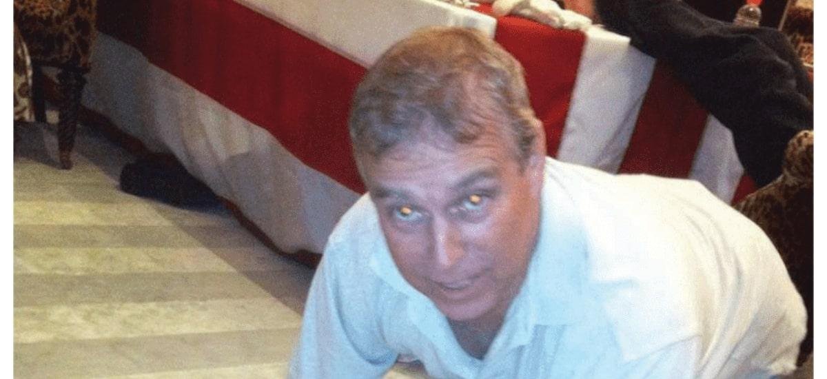 Ex-príncipe Andrew convidou Epstein para ir ao Palácio de Buckingham, revela e-mail