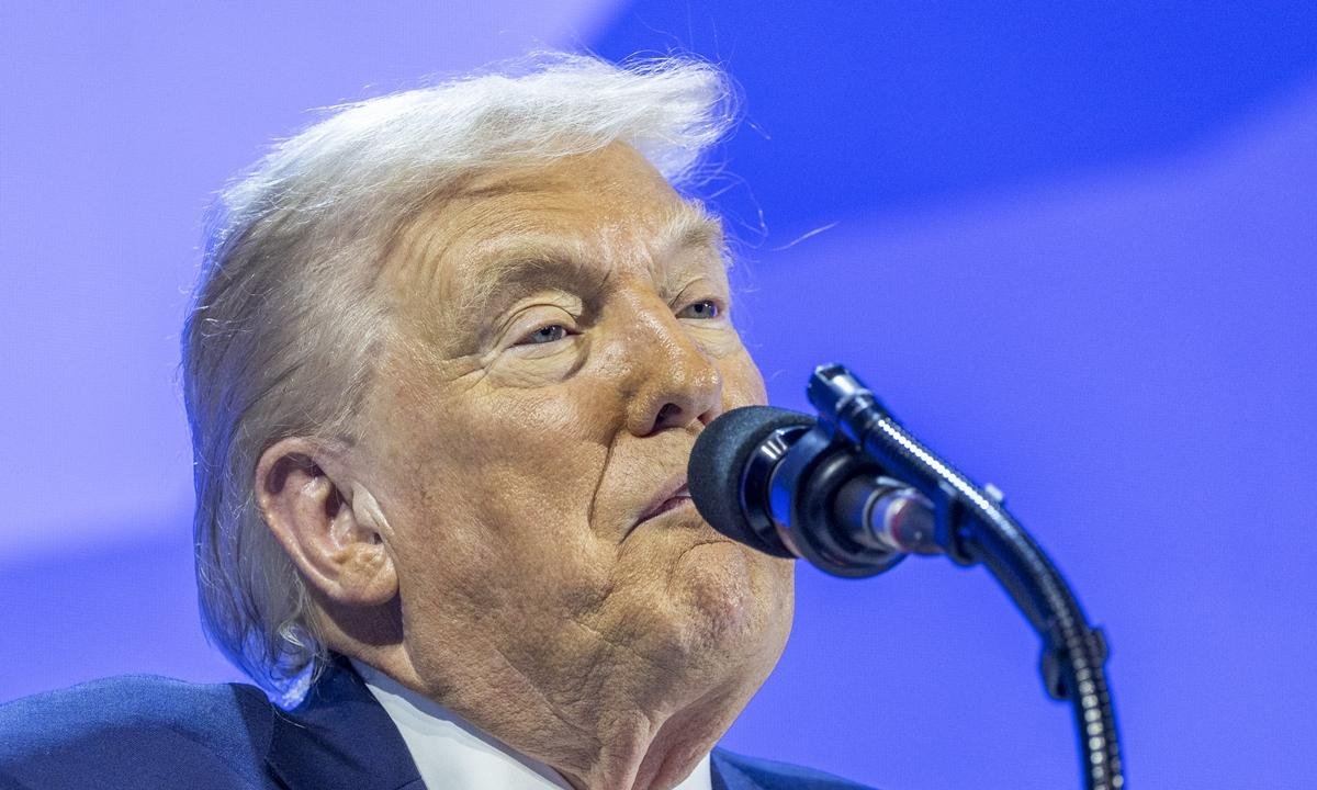 Trump se irrita com piada no Grammy e ameaça processar Trevor Noah