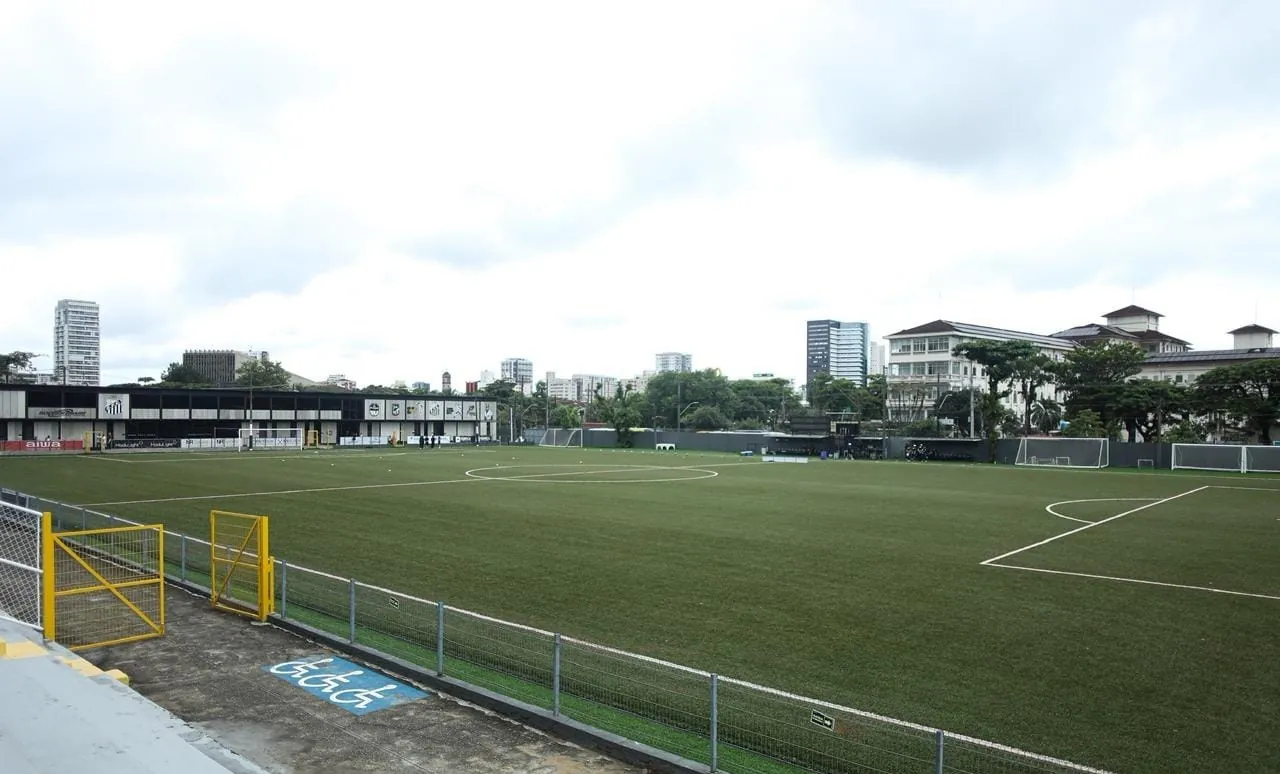 Santos recebe certificado de excelência da Fifa para campo sintético no CT