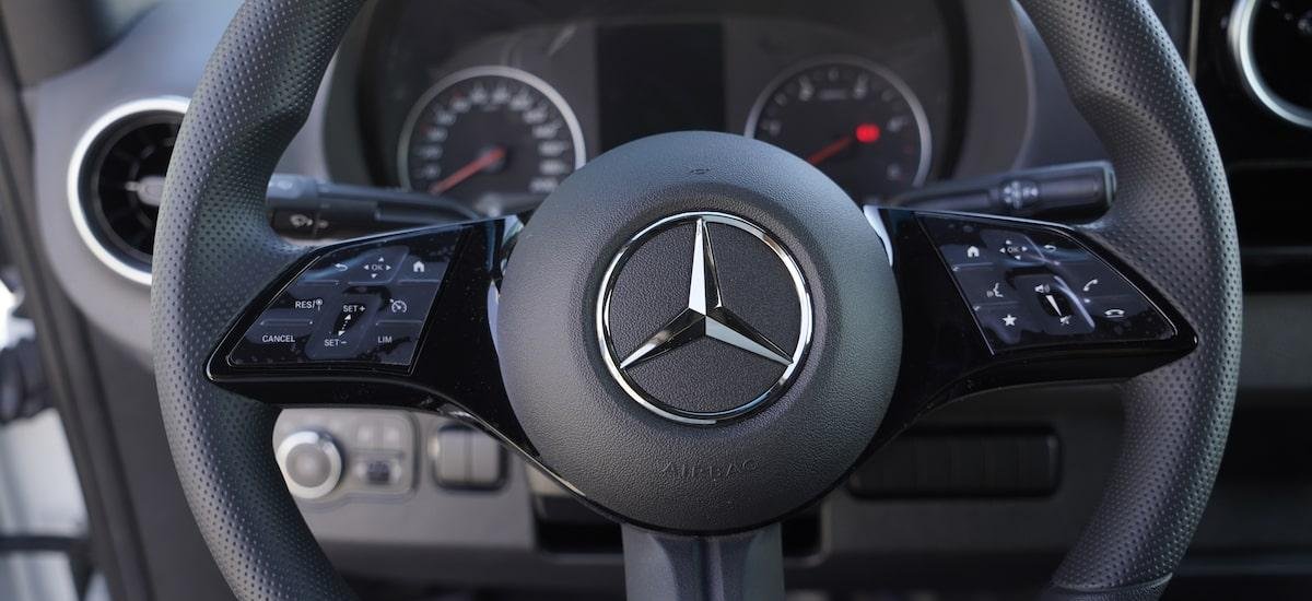 Mercedes lança Sprinter automática com a promessa de mais conforto e eficiência