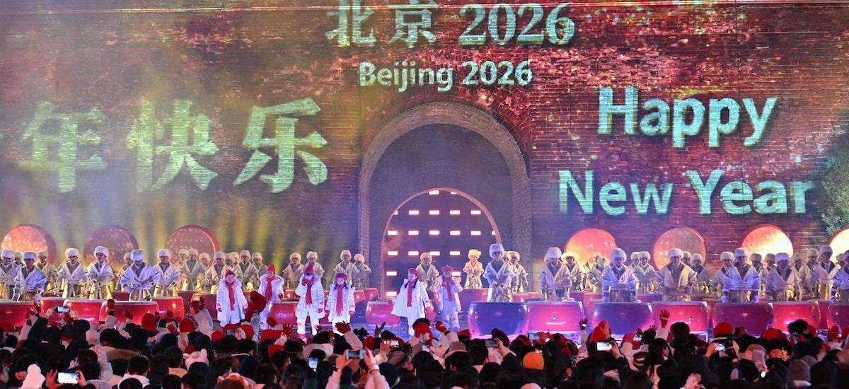 Mundo começa a dar adeus a 2025 com festas e fogos de artifício; veja imagens